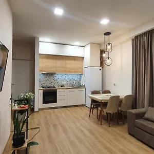 Lovely & Cozy In Isani Апартаменты